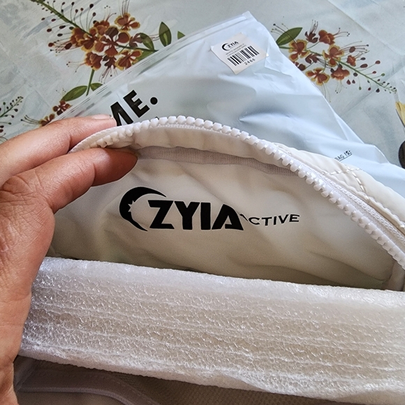 BNWT and bag White Warwick Crossbody Bag - Picture 9 of 9